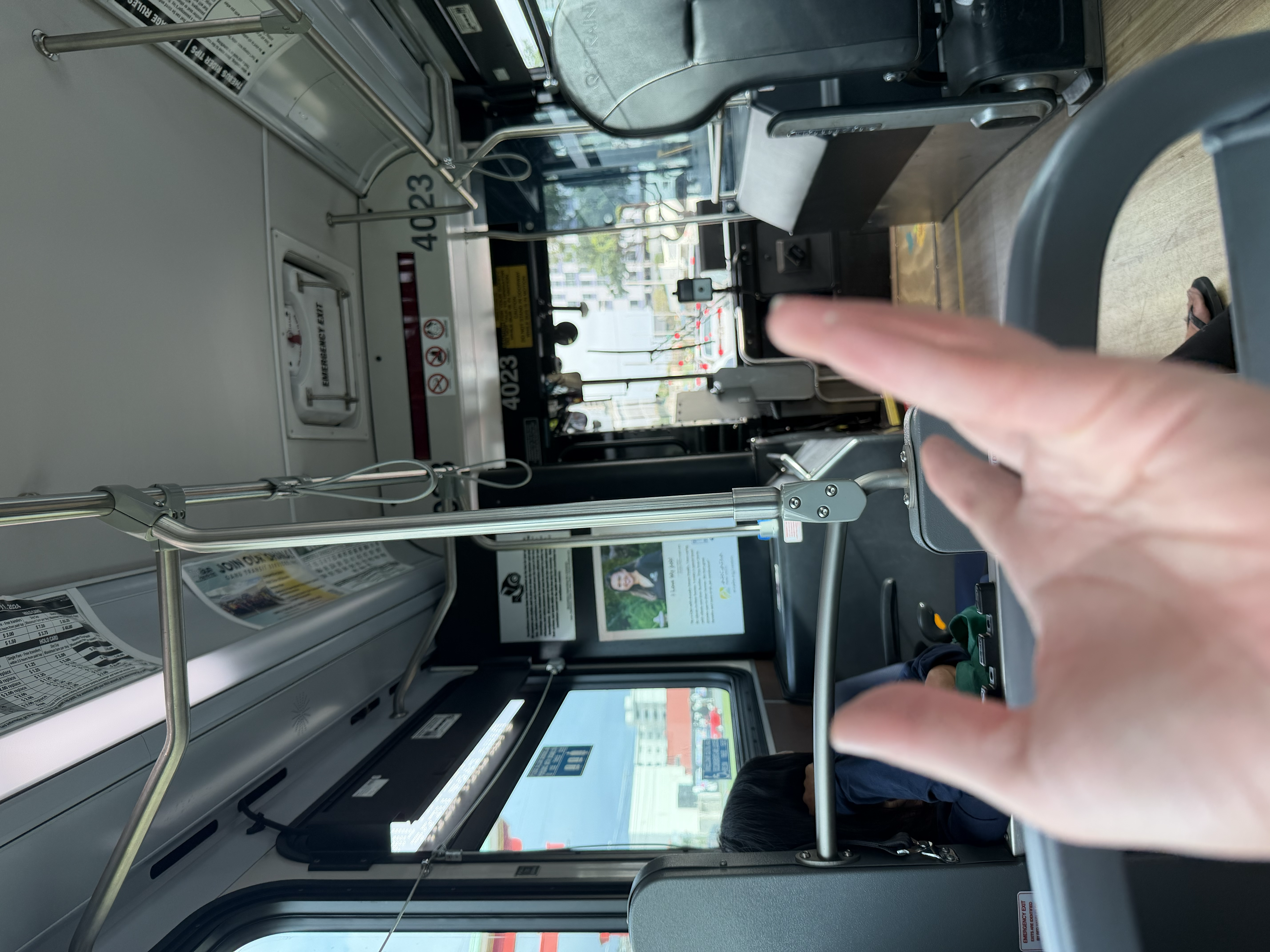 空無一人的 TheBus 公車車廂